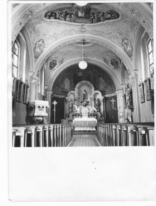 Vnitřek kostela před&nbsp;rekonstrukcí 1971