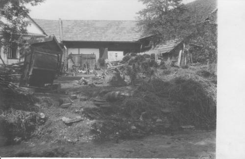 Zdemolovaný dvůr č.&nbsp;21 (Tomečka)